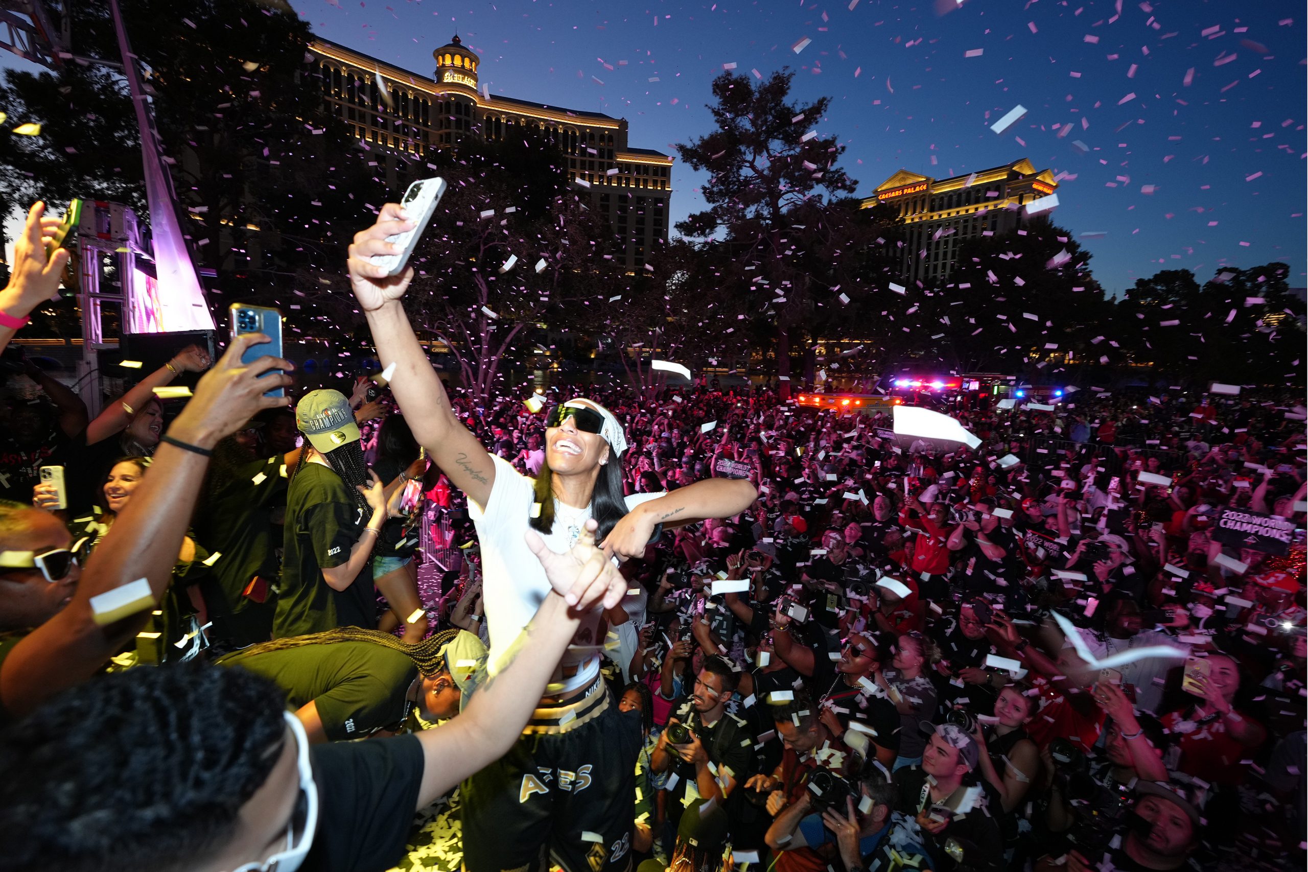 Las Vegas Aces enjoy post-championship parade with night at