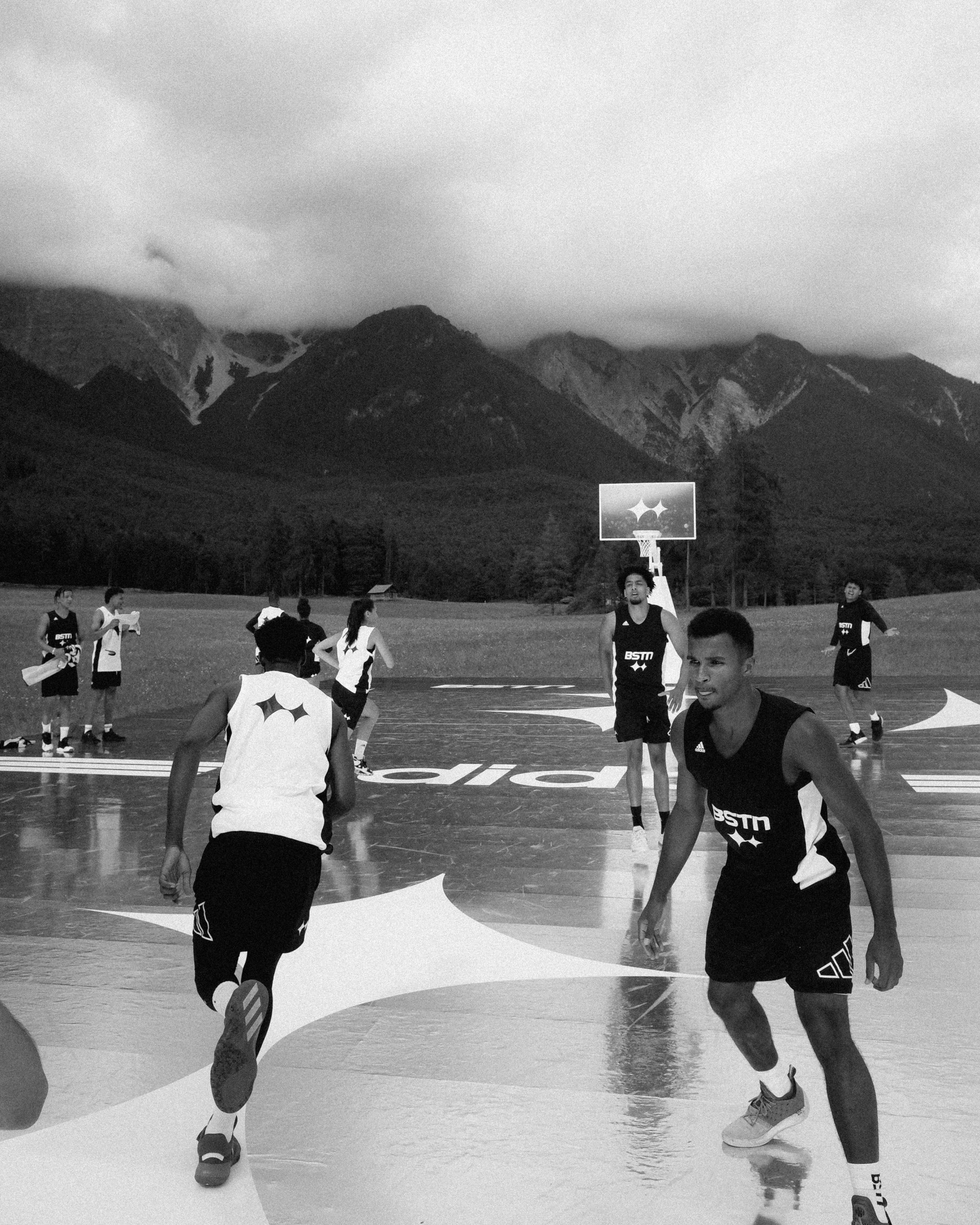 Agarrar Pronombre En general BSTN Brand and adidas Celebrate the Game with Alpine Basketball Court | SLAM