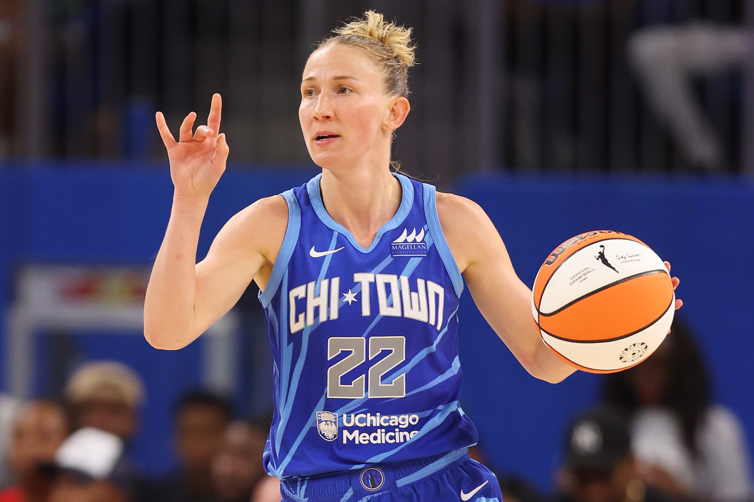 Courtney Vandersloot Returning to the Chicago Sky